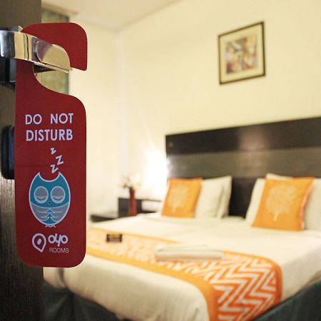 Oyo 605 Hotel Camria Гургаон Экстерьер фото